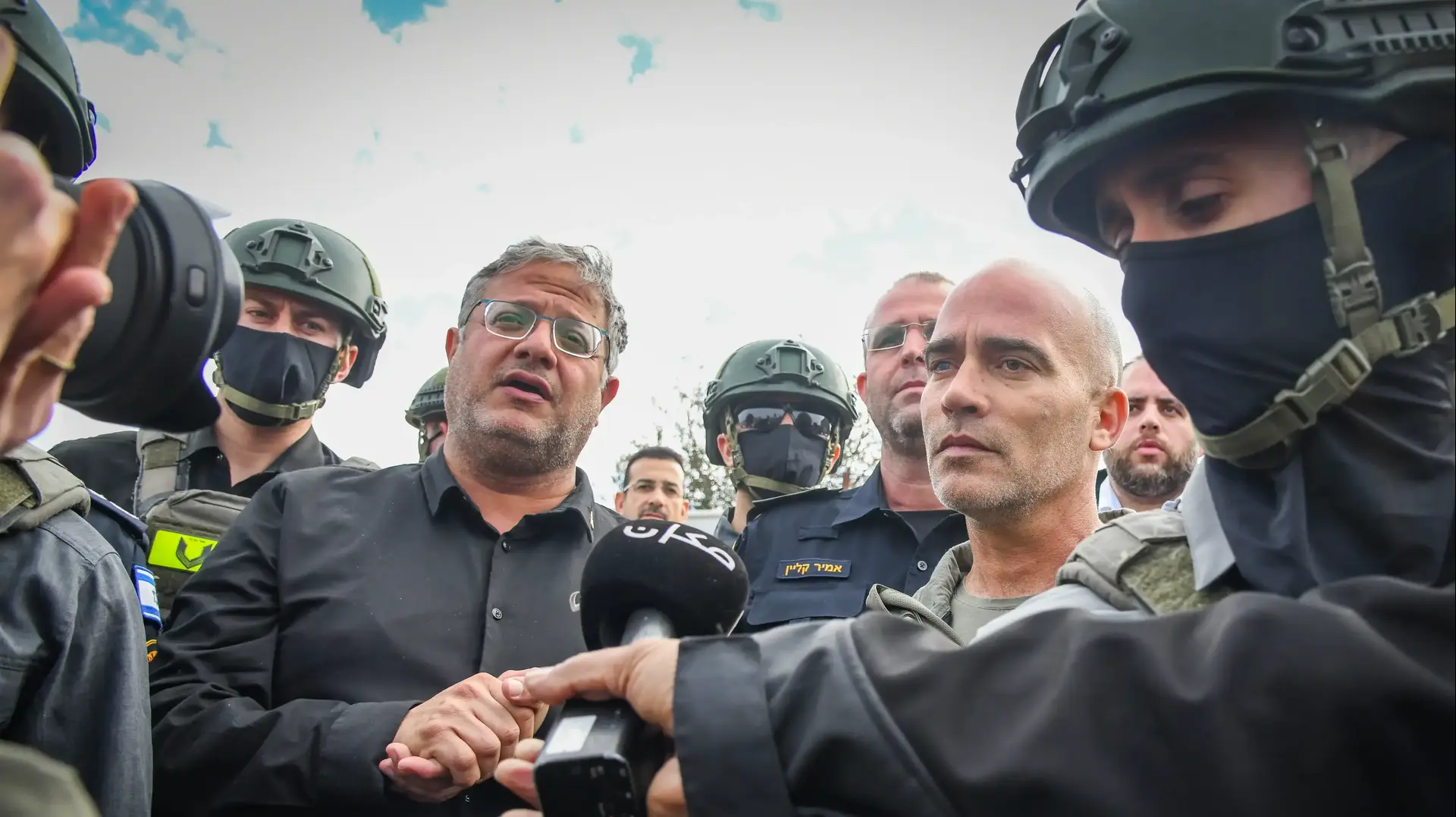איתמר בן גביר, השר לביטחון לאומי במהלך מבצע משטרתי, תראבין, 31 בדצמבר 2025 איתמר בן גביר, השר לביטחון לאומי במהלך מבצע משטרתי, תראבין, 31 בדצמבר 2025