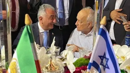 יצחק שגב הנספח הצבאי האחרון באיראן עם בנו של השאה הגולה יצחק שגב הנספח הצבאי האחרון באיראן עם בנו של השאה הגולה