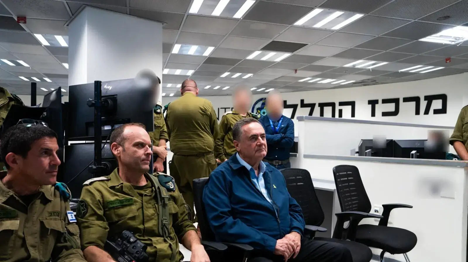 שר הביטחון ישראל כ"ץ וראש אמ"ן שלומי בינדר במרכז החלל שר הביטחון ישראל כ"ץ וראש אמ"ן שלומי בינדר במרכז החלל