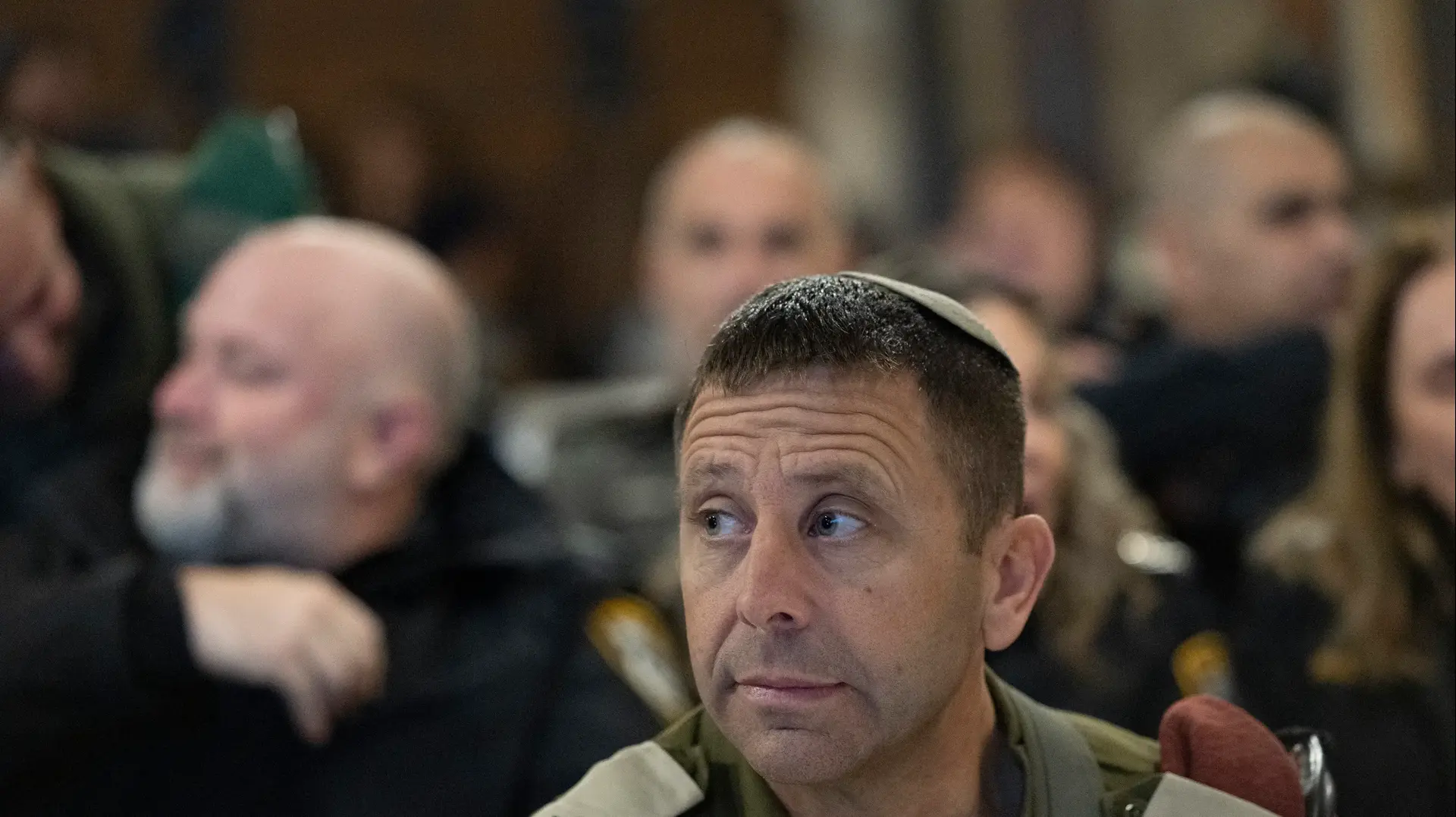 אבי בלוט בטקס טקס החלפת מפקד מחוז ירושלים, אולם ״אחר כותלינו״ במנהרות הכותל. 4 בינואר 2025 אבי בלוט בטקס טקס החלפת מפקד מחוז ירושלים, אולם ״אחר כותלינו״ במנהרות הכותל. 4 בינואר 2025