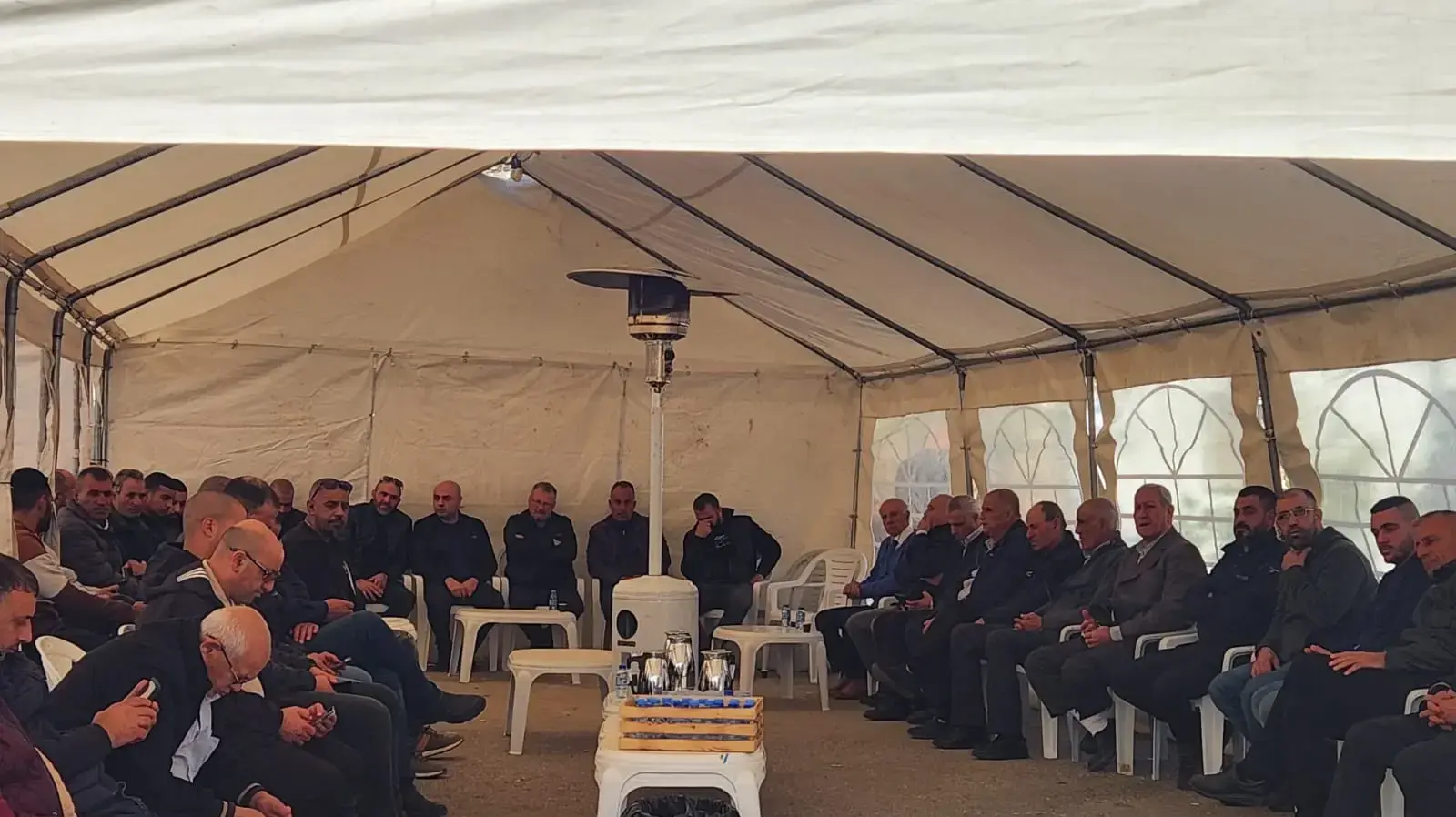 אוהל האבלים של אדהם ונד'ים נסאר-האב ובנו שנרצחו אתמול בנצרת, בזמן שעבדו. 06 בינואר 2026 אוהל האבלים של אדהם ונד'ים נסאר-האב ובנו שנרצחו אתמול בנצרת, בזמן שעבדו. 06 בינואר 2026