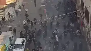 עימותים בין כוחות הביטחון למפגינים בבזאר בטהראן