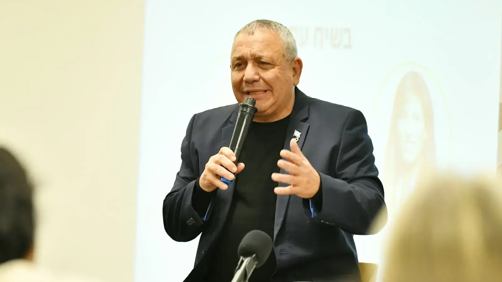 גדי איזנקוט בכנס מנהיגות פורום הדירקטורים, תל אביב, 6 בינואר 2026 גדי איזנקוט בכנס מנהיגות פורום הדירקטורים, תל אביב, 6 בינואר 2026