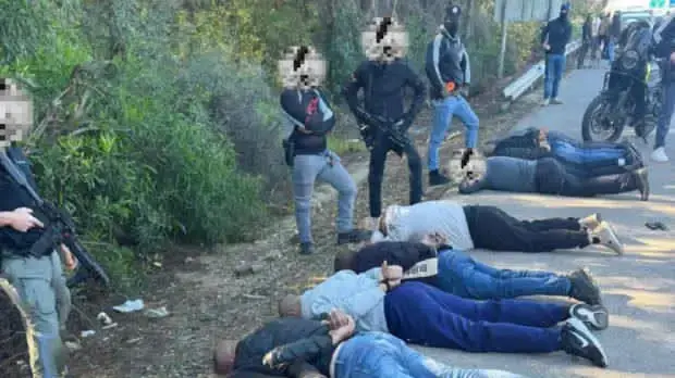 אנשיו של נאסר חרירי אזוקים לאחר שחרורו, 16 בינואר 2026