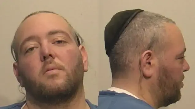 אלעזר ויגדורוביץ, בן 33 מירושלים חסיד גור נעצר בארה"ב לאחר שנתפס בגבול בניסיון להסתנן מקנדה לניו יורק אלעזר ויגדורוביץ, בן 33 מירושלים חסיד גור נעצר בארה"ב לאחר שנתפס בגבול בניסיון להסתנן מקנדה לניו יורק