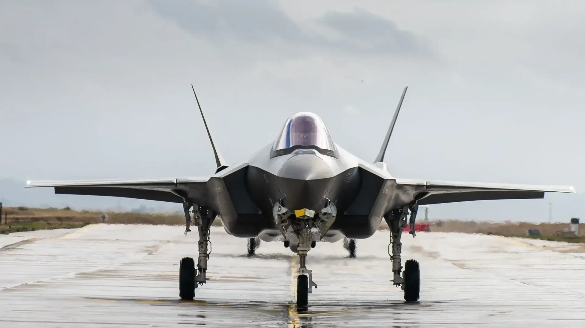 שלושה מטוסי ״אדיר״ (F-35i) חדשים נחתו בבסיס נבטים שלושה מטוסי ״אדיר״ (F-35i) חדשים נחתו בבסיס נבטים