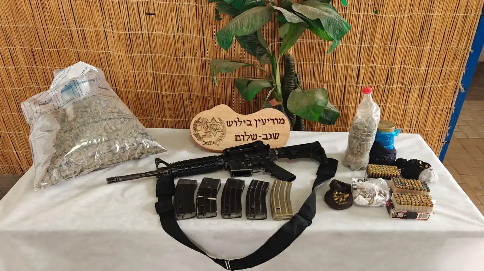 אמצעי לחימה שנתפסו מתחת לאדמה בשגב שלום
