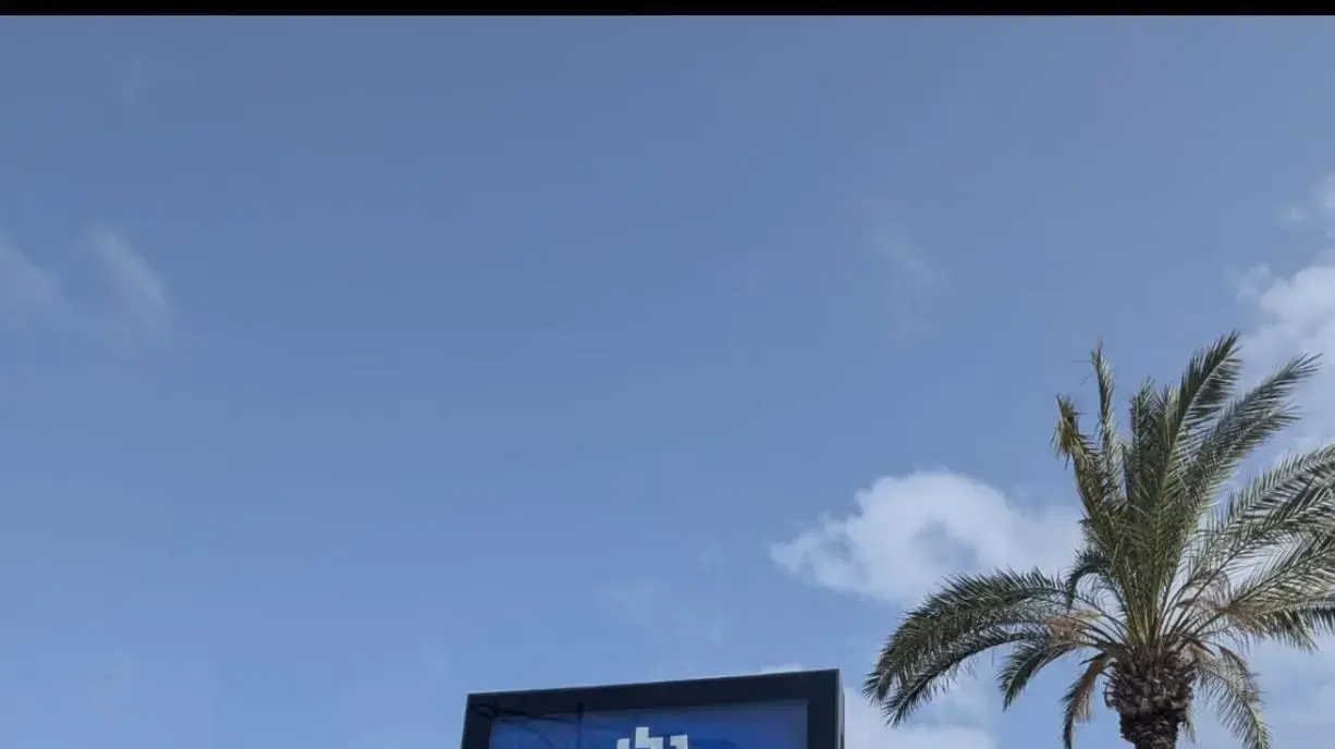 שלטי תמיכה ביועמ"שית הושחתו בחדרה שלטי תמיכה ביועמ"שית הושחתו בחדרה