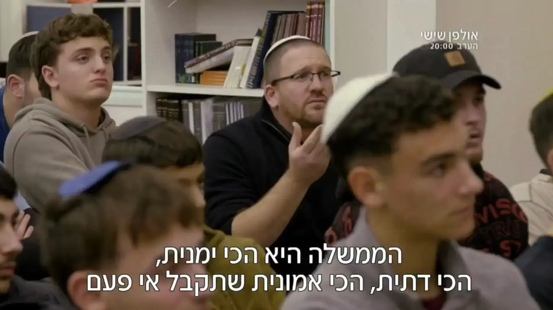 תלמידי מכינה בלוד בשיחה עם ליאור שליין. אולפן שישי חדשות 12 תלמידי מכינה בלוד בשיחה עם ליאור שליין. אולפן שישי חדשות 12