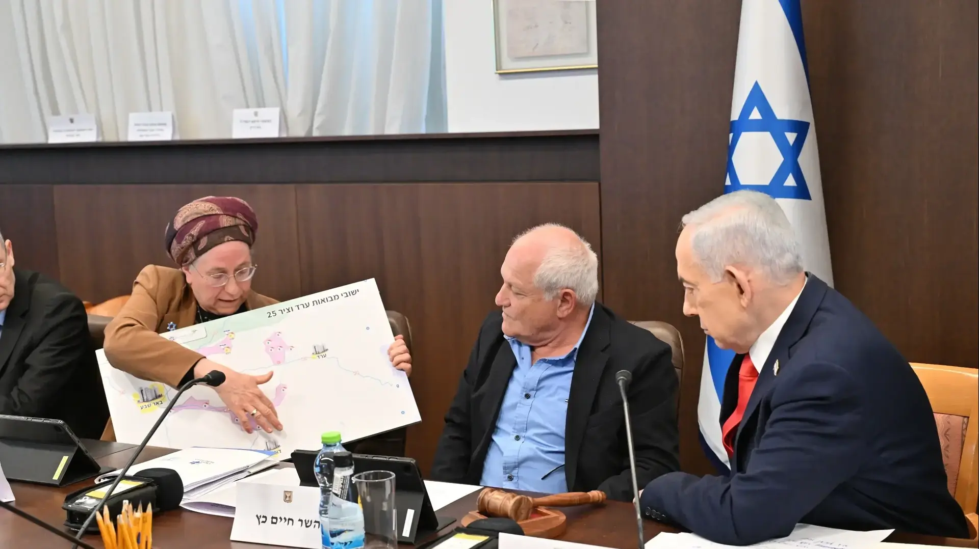 ראש הממשלה בנימין נתניהו ,שר הבינוי והשיכון, חיים כץ, ושרת ההתיישבות, אורית סטרוק, אישור הקמת חמישה יישובים קהילתיים חדשים במרחב המזרחי של מטרופולין באר שבע, לאורך ציר כביש 25–80 ראש הממשלה בנימין נתניהו ,שר הבינוי והשיכון, חיים כץ, ושרת ההתיישבות, אורית סטרוק, אישור הקמת חמישה יישובים קהילתיים חדשים במרחב המזרחי של מטרופולין באר שבע, לאורך ציר כביש 25–80