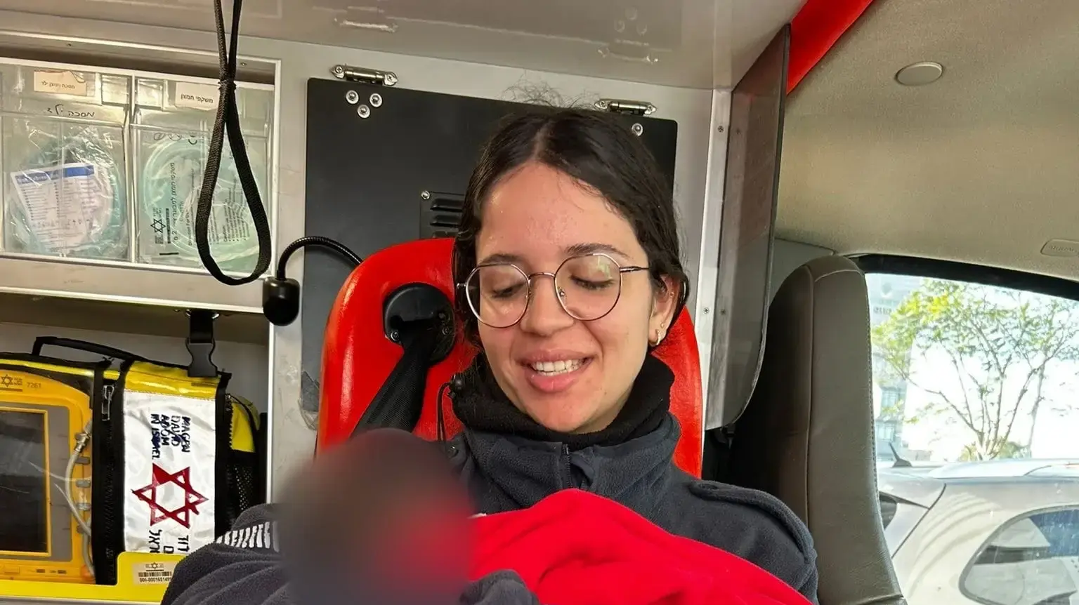 זירת מציאת תינוק נטוש, בניין קורן, חדרה, 26 בינואר 2026 זירת מציאת תינוק נטוש, בניין קורן, חדרה, 26 בינואר 2026