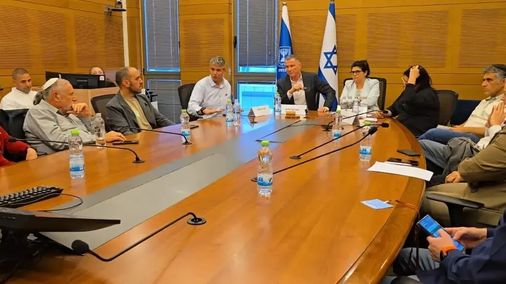 ח"כ אדלשטיין בכנס סגור עם פעילי ארגוני מילואים נגד חוק הגיוס ח"כ אדלשטיין בכנס סגור עם פעילי ארגוני מילואים נגד חוק הגיוס