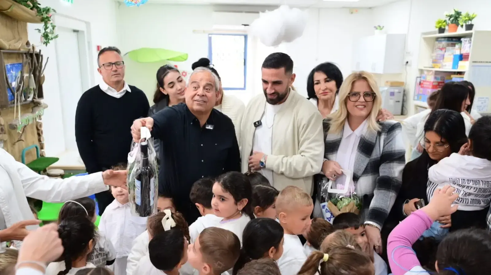 מהשבי אל הגנים: מסע התודה המרגש של שגב כלפון בדימונה
מהשבי אל הגנים: מסע התודה המרגש של שגב כלפון בדימונה