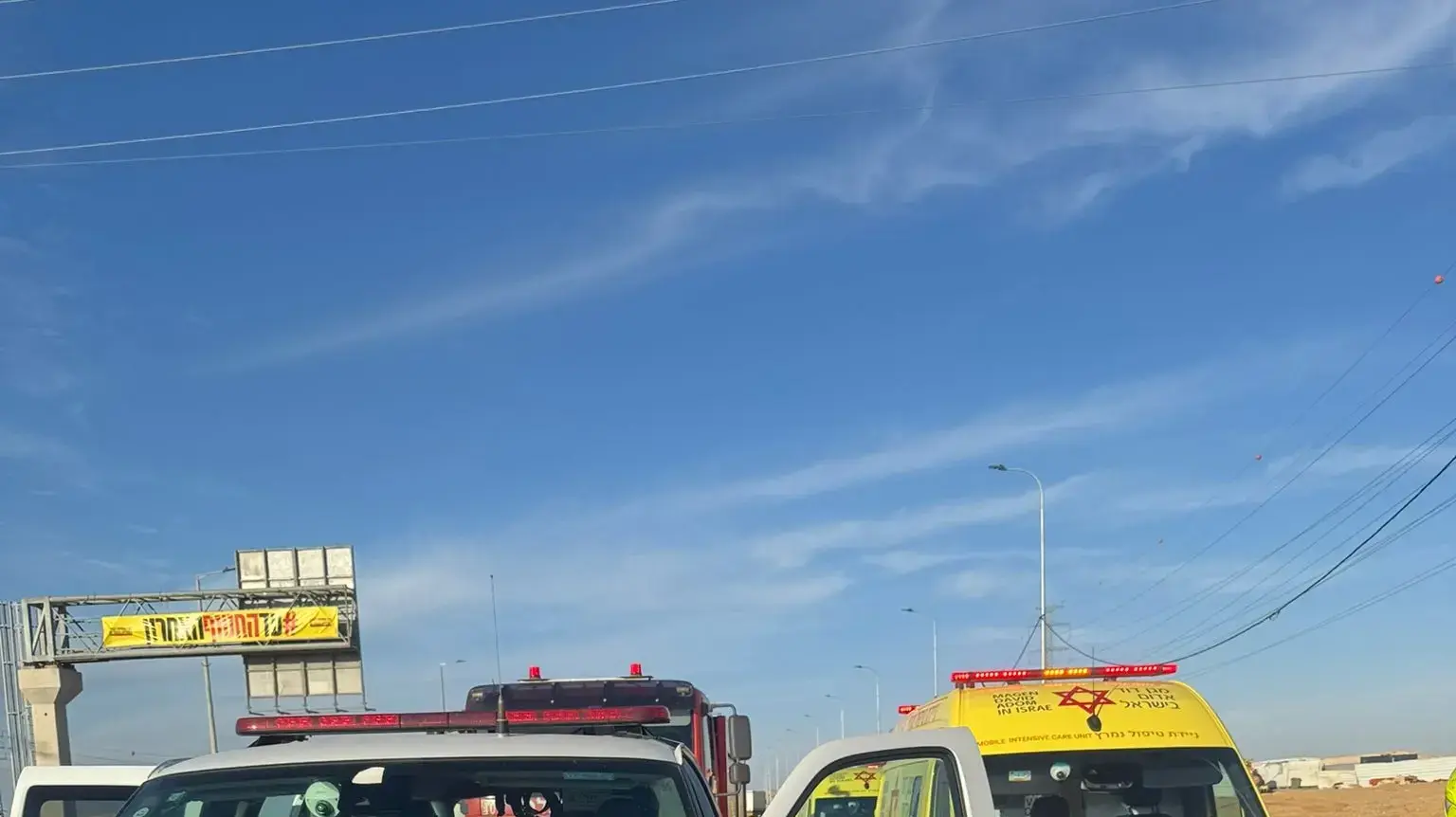 תאונת דרכים בין משאית לרכב פרטי בכביש 40 בסמוך לצומת טללים. 29 בינואר 2026 תאונת דרכים בין משאית לרכב פרטי בכביש 40 בסמוך לצומת טללים. 29 בינואר 2026