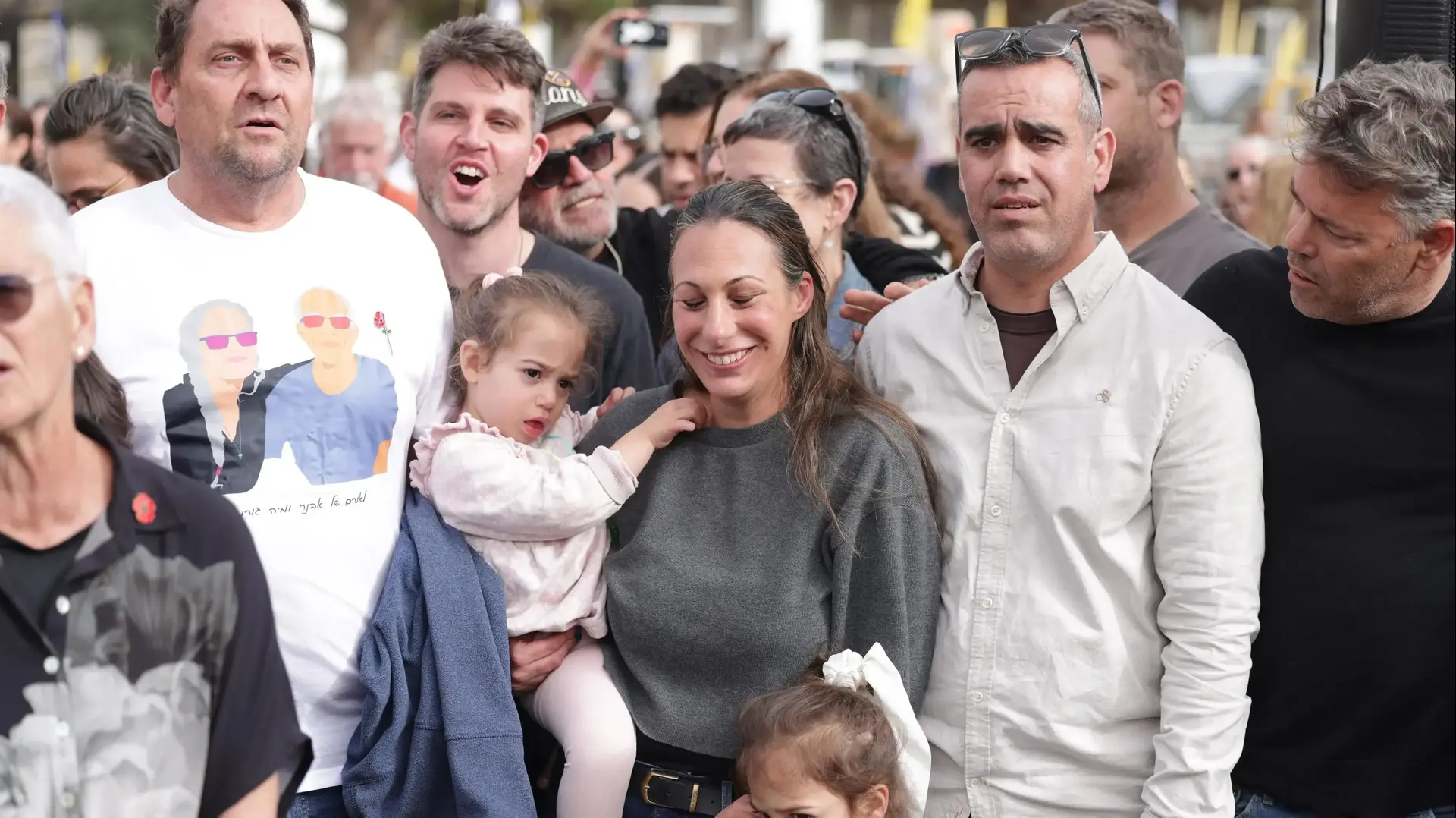 משפחת מירן בכיכר החטופים, קבלת השבת האחרונה. 30 בינואר 2026 משפחת מירן בכיכר החטופים, קבלת השבת האחרונה. 30 בינואר 2026