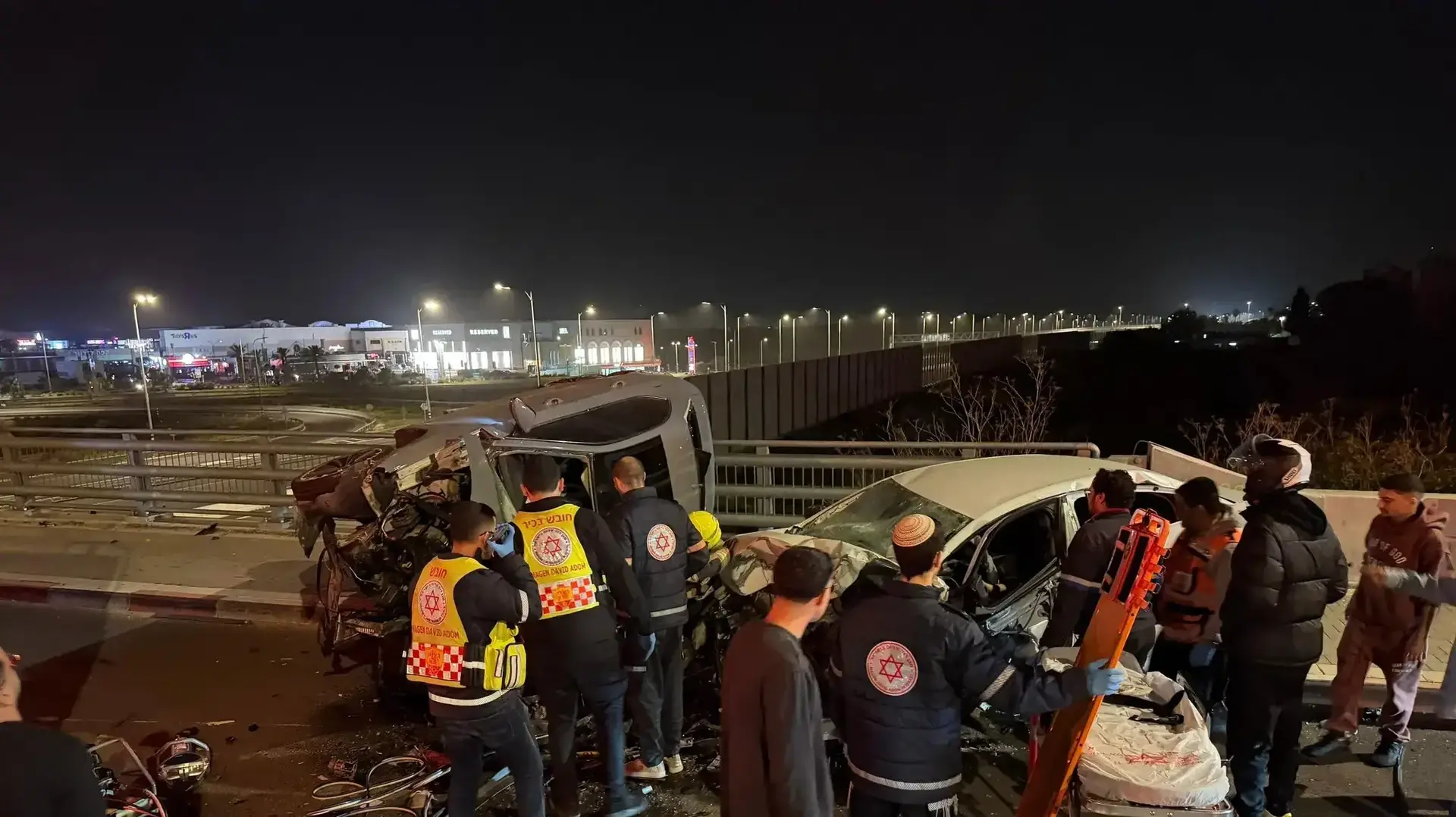 שני הרוגים בתאונת דרכים בכביש 2 סמוך למחלף אולגה. 1 בפברואר 2026 שני הרוגים בתאונת דרכים בכביש 2 סמוך למחלף אולגה. 1 בפברואר 2026