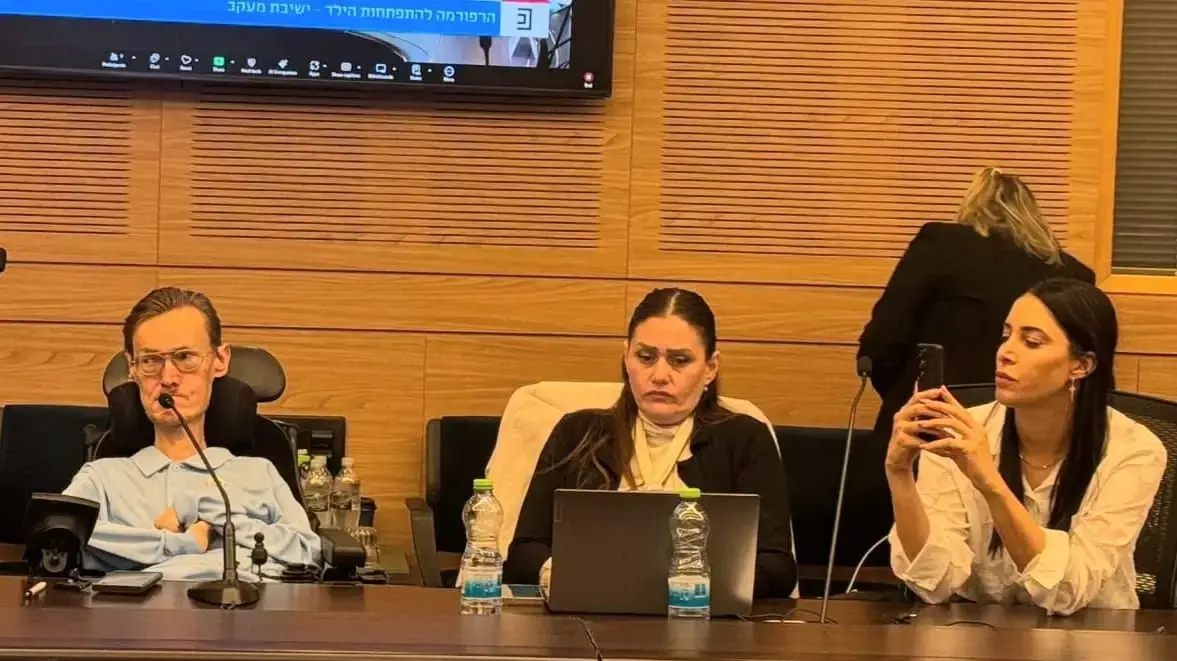 העותרים: עו"ד נטלי אלון, שרונה שליו ואלכס פרידמן העותרים: עו"ד נטלי אלון, שרונה שליו ואלכס פרידמן