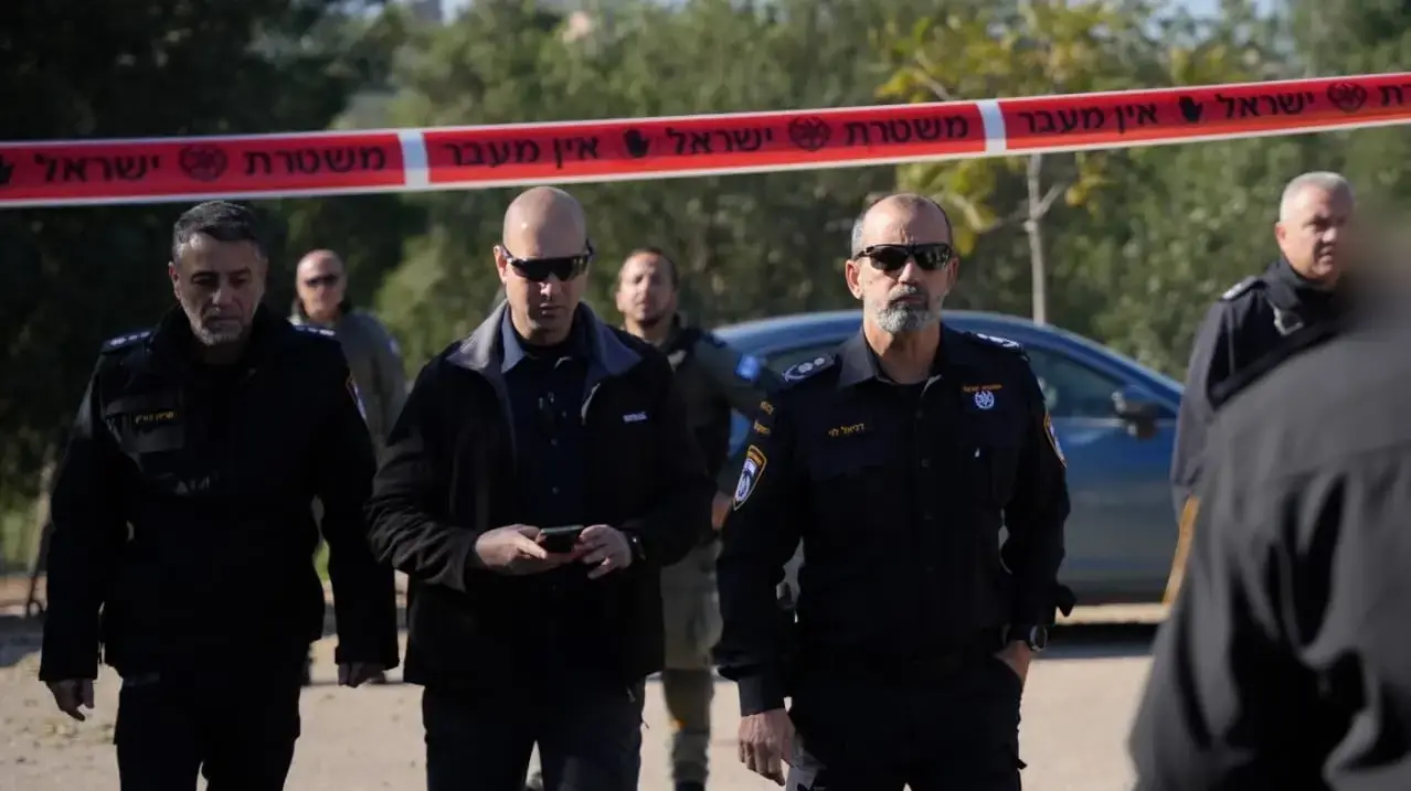 מפכ"ל המשטרה דני לוי, זירת רצח שלושה גברים, סוואעד, 5 בפברואר 2026 מפכ"ל המשטרה דני לוי, זירת רצח שלושה גברים, סוואעד, 5 בפברואר 2026