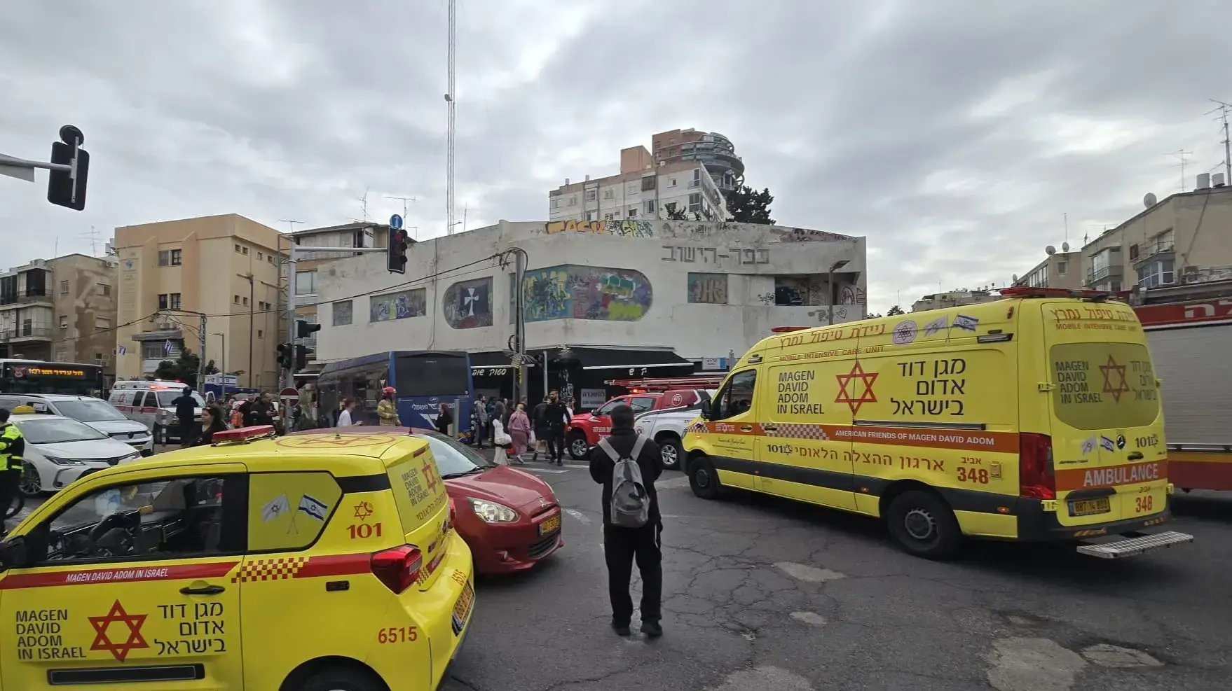 אוטובוס התנגש בחנות רמת גן אוטובוס התנגש בחנות רמת גן