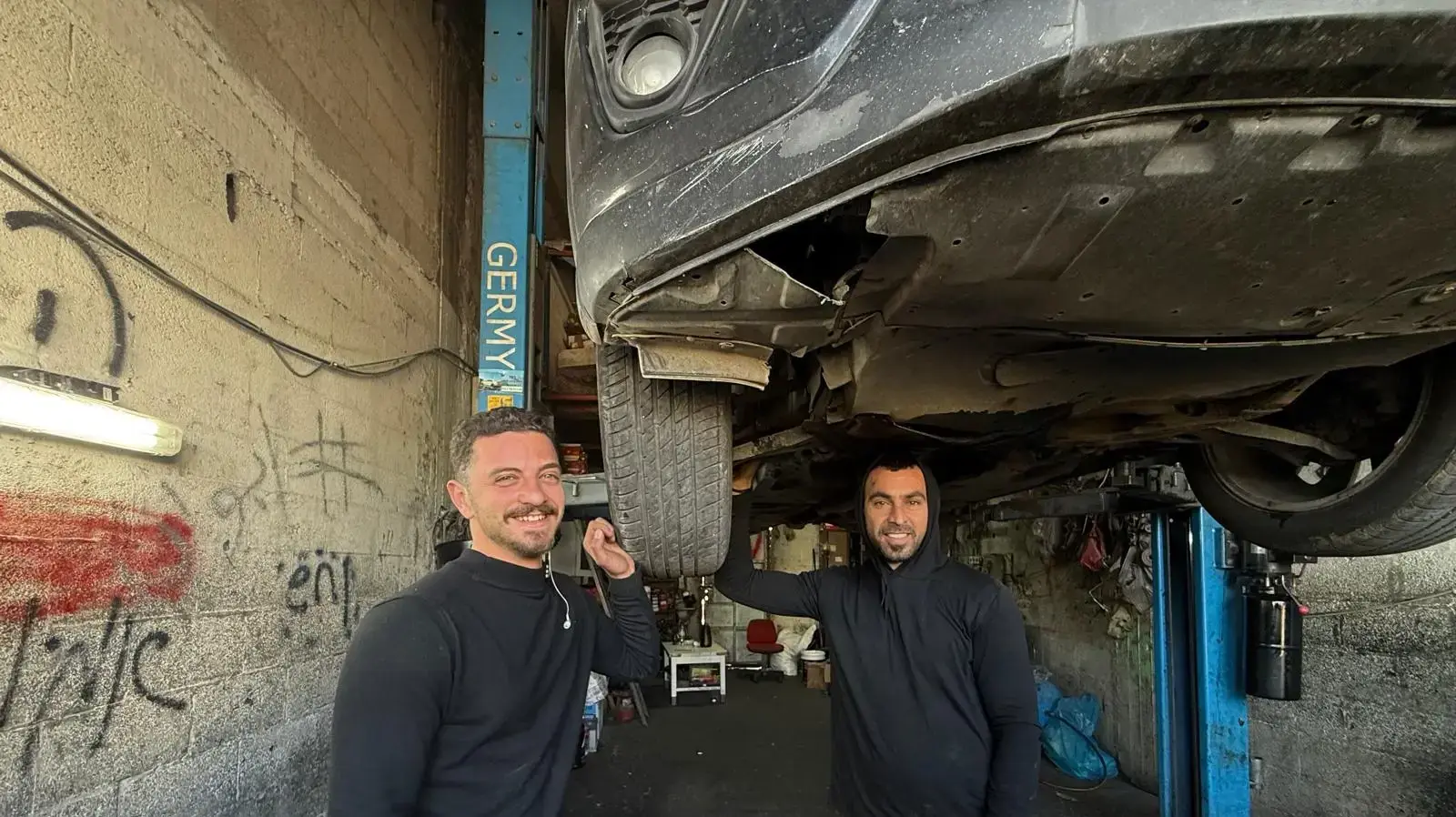 ישראלים שנכנסים לשטחי A כדי לתקן את רכבם ישראלים שנכנסים לשטחי A כדי לתקן את רכבם