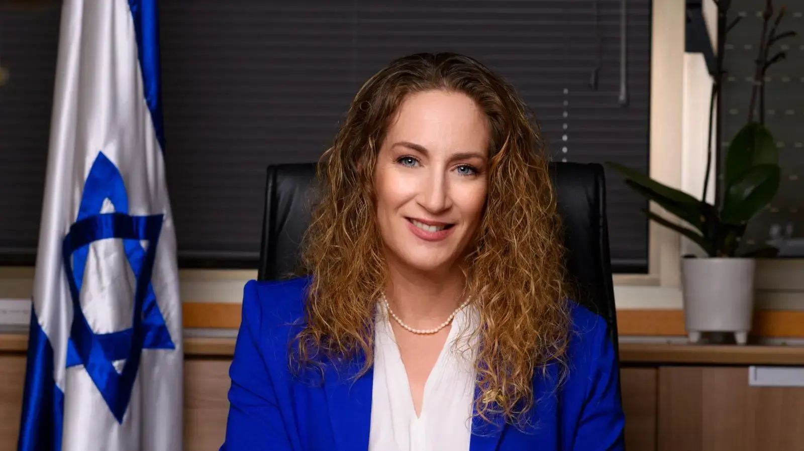 ענבר בזק ענבר בזק