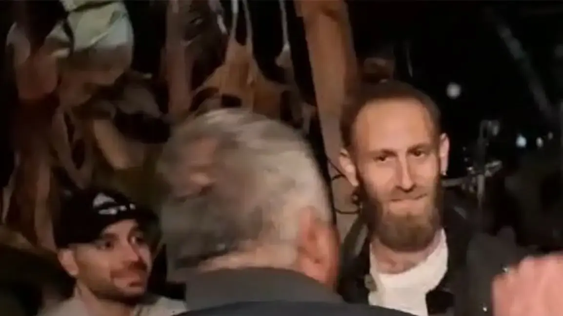 רועי סטאר ומרדכי דוד בהפגנה של "מסתכלים לכיבוש בעיניים" רועי סטאר ומרדכי דוד בהפגנה של "מסתכלים לכיבוש בעיניים"