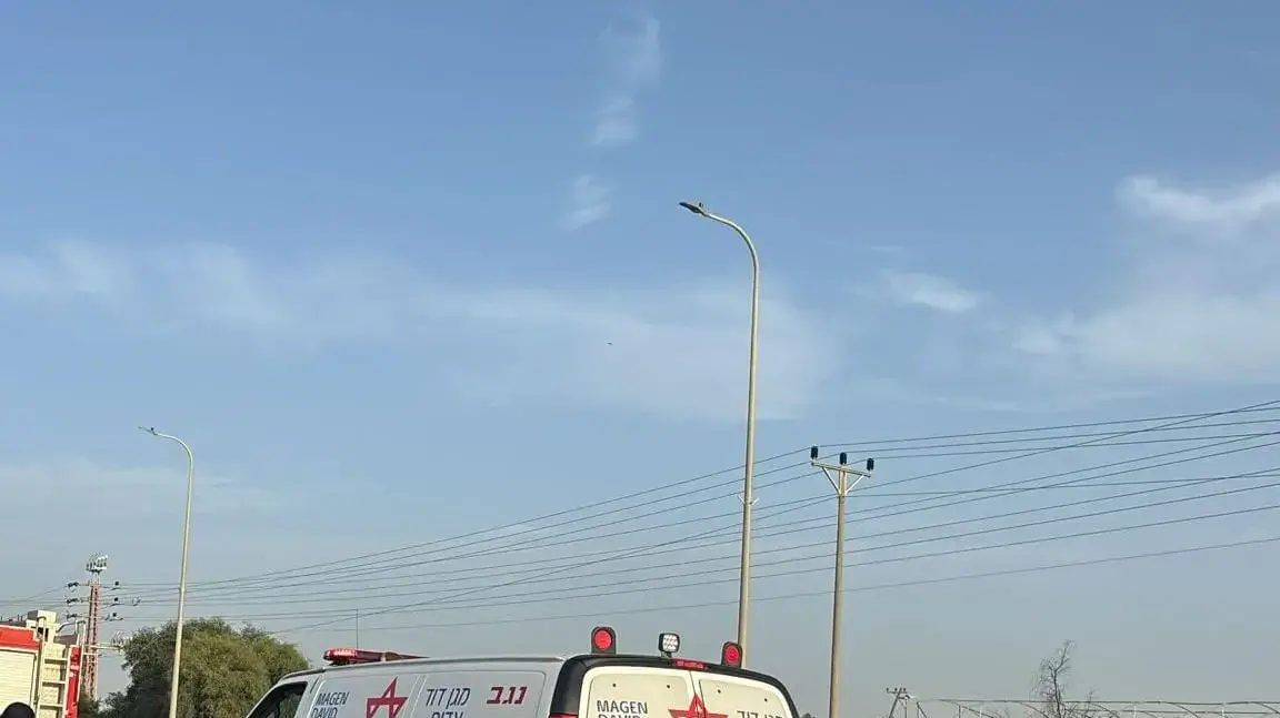 תאונת דרכים בין 3 כלי רכב בכביש 241 סמוך לצומת גילת. תאונת דרכים בין 3 כלי רכב בכביש 241 סמוך לצומת גילת.