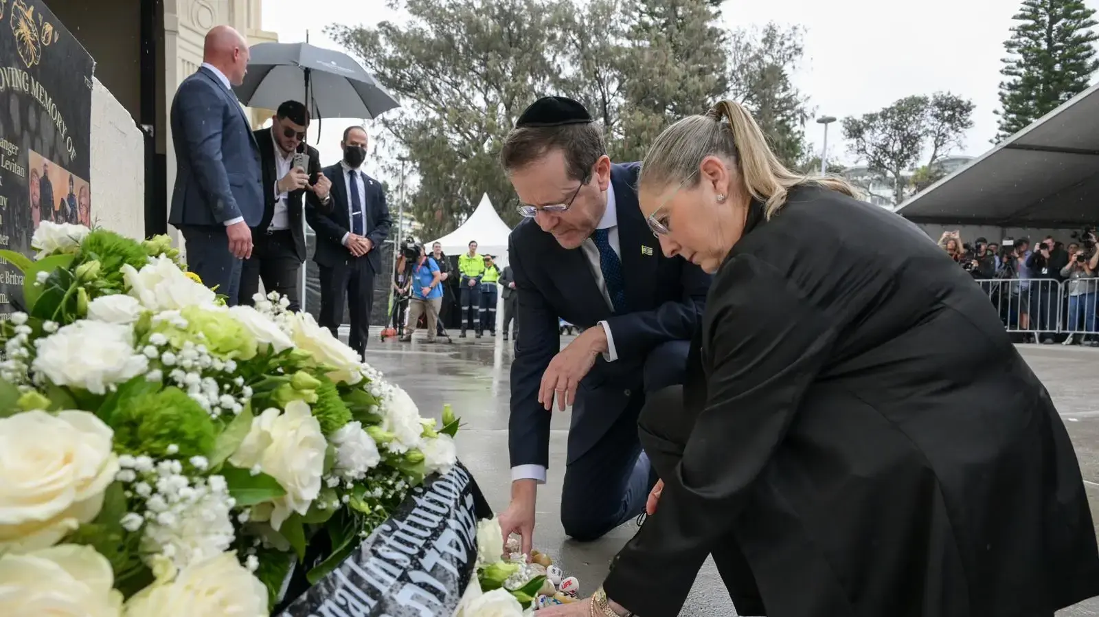 ביקור של נשיא המדינה יצחק הרצוג בזירת הפיגוע, סידני אוסטרליה. 9 בפברואר 2026 ביקור של נשיא המדינה יצחק הרצוג בזירת הפיגוע, סידני אוסטרליה. 9 בפברואר 2026