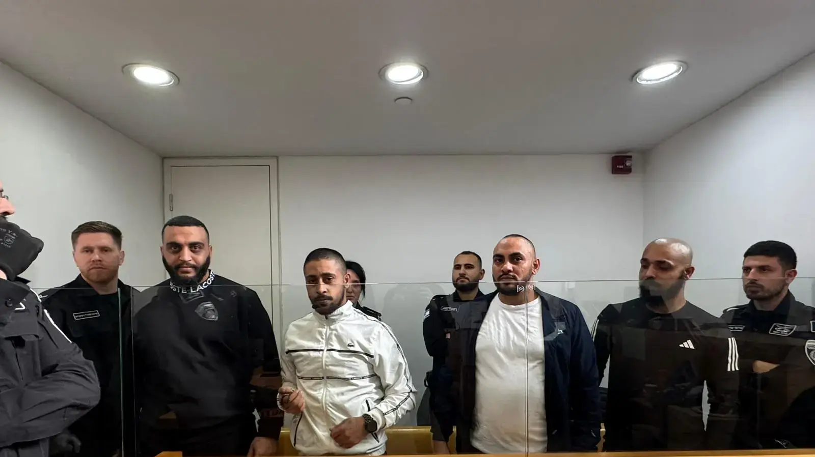 זכריא אבו גאנם (לצד הסוהר מימין), אברהים אל רך, כנען אבו גאנם, סברי אבו גאנם זכריא אבו גאנם (לצד הסוהר מימין), אברהים אל רך, כנען אבו גאנם, סברי אבו גאנם