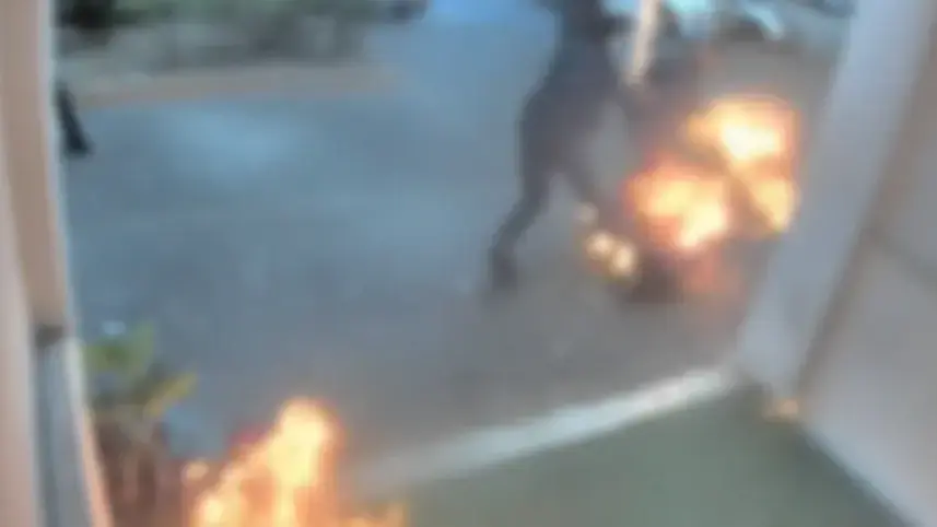 הצתת שוטרים הצתת שוטרים