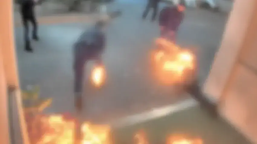 הצתת שוטרים הצתת שוטרים