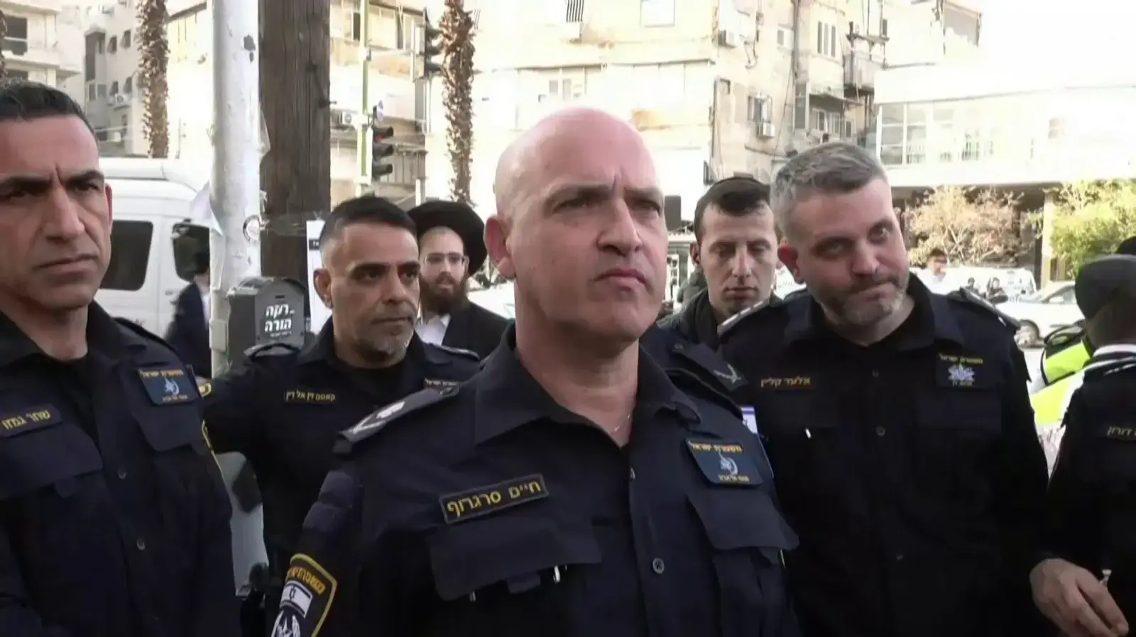 מפקד מחוז תל אביב ניצב חיים סרגרוף בזירת ההפגנה, בני ברק. 15 בפברואר 2026 מפקד מחוז תל אביב ניצב חיים סרגרוף בזירת ההפגנה, בני ברק. 15 בפברואר 2026