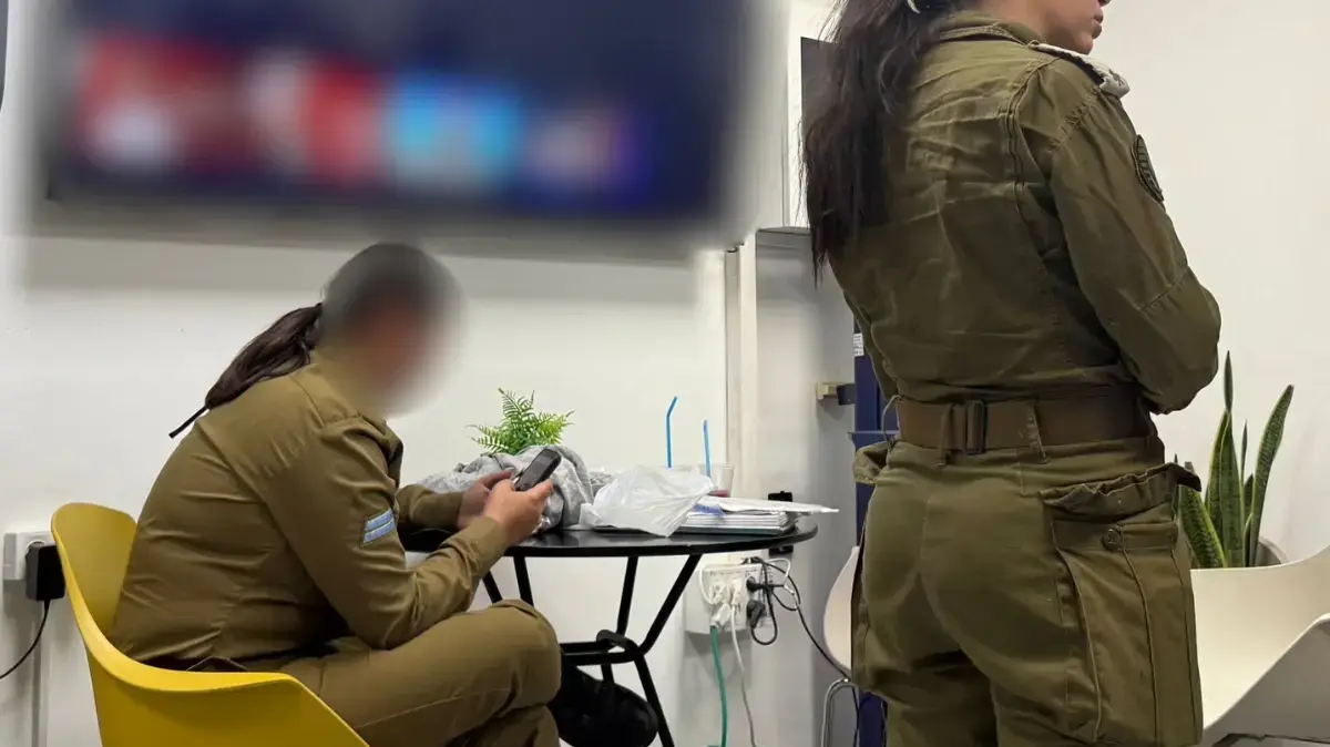 החיילות שנקלעו לעימותים עם מפגינים חרדים בבני ברק. 16 בפברואר 2026 