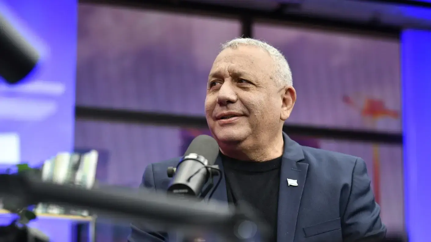 גדי איזנקוט מתארח ב"סרי ושלזינגר" , פברואר 2026 גדי איזנקוט מתארח ב"סרי ושלזינגר" , פברואר 2026