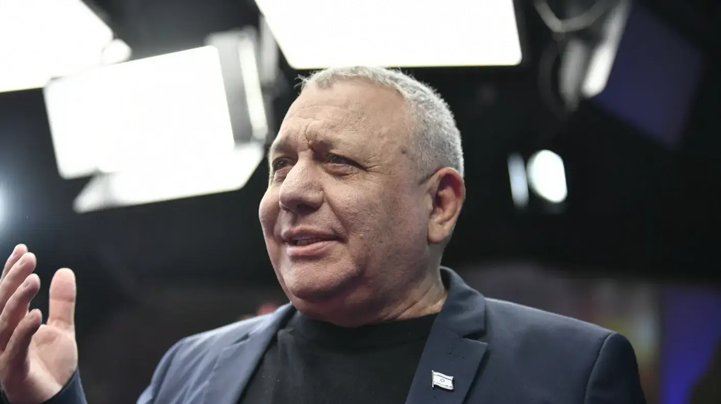 גדי איזנקוט מתארח ב"סרי ושלזינגר" , פברואר 2026 גדי איזנקוט מתארח ב"סרי ושלזינגר" , פברואר 2026