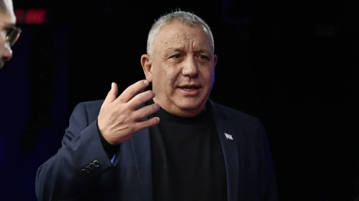 גדי איזנקוט מתארח ב"סרי ושלזינגר" , פברואר 2026 גדי איזנקוט מתארח ב"סרי ושלזינגר" , פברואר 2026
