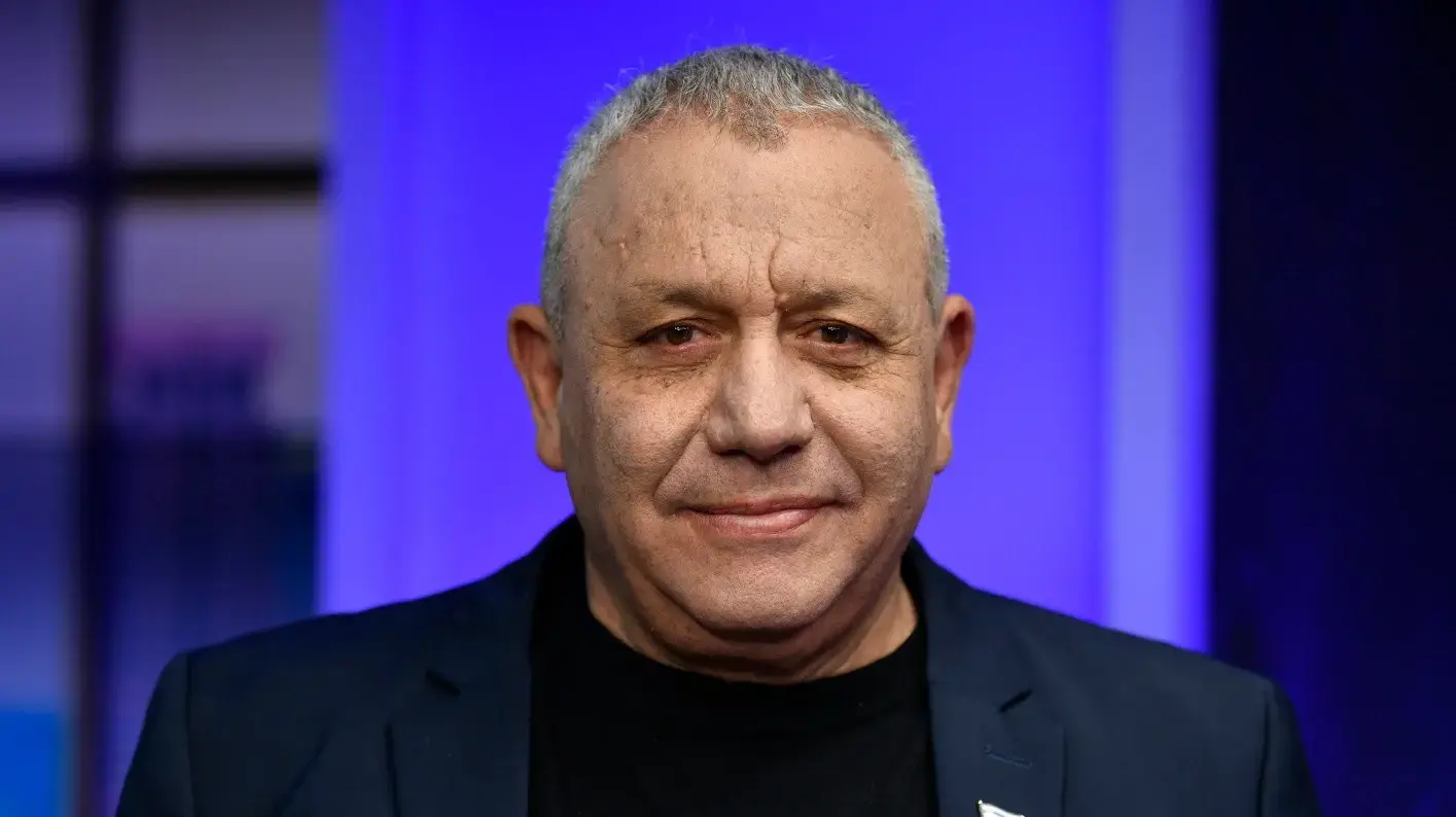 גדי איזנקוט מתארח ב"סרי ושלזינגר" , פברואר 2026 גדי איזנקוט מתארח ב"סרי ושלזינגר" , פברואר 2026