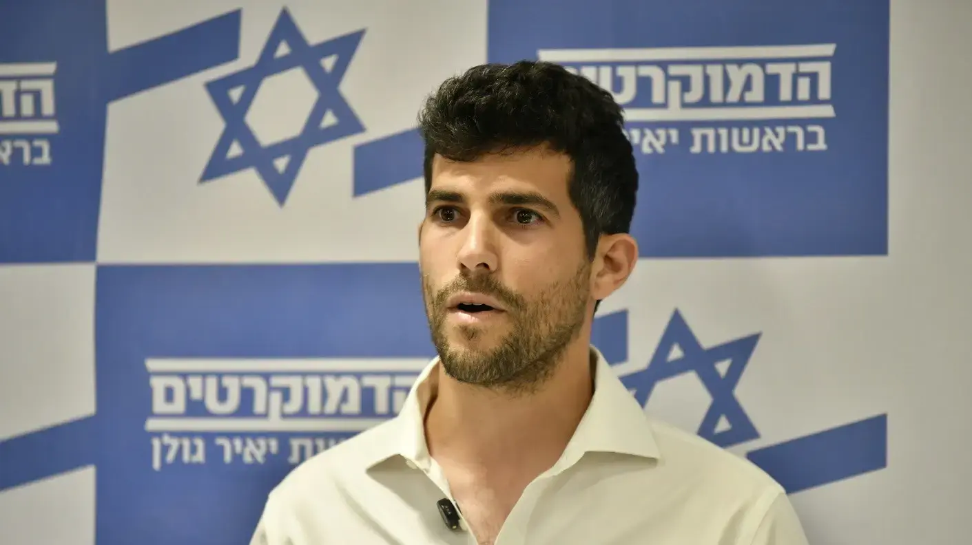 עמרי רונן, ישיבת סיעת הדמוקרטים, 16 בפברואר 2026 עמרי רונן, ישיבת סיעת הדמוקרטים, 16 בפברואר 2026