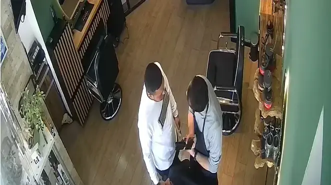 תיעוד: בא "לקנוס" את הספר, הציג עצמו כ"ג'רושי" - ולא ידע שהלקוח הוא שוטר שהסתפר.