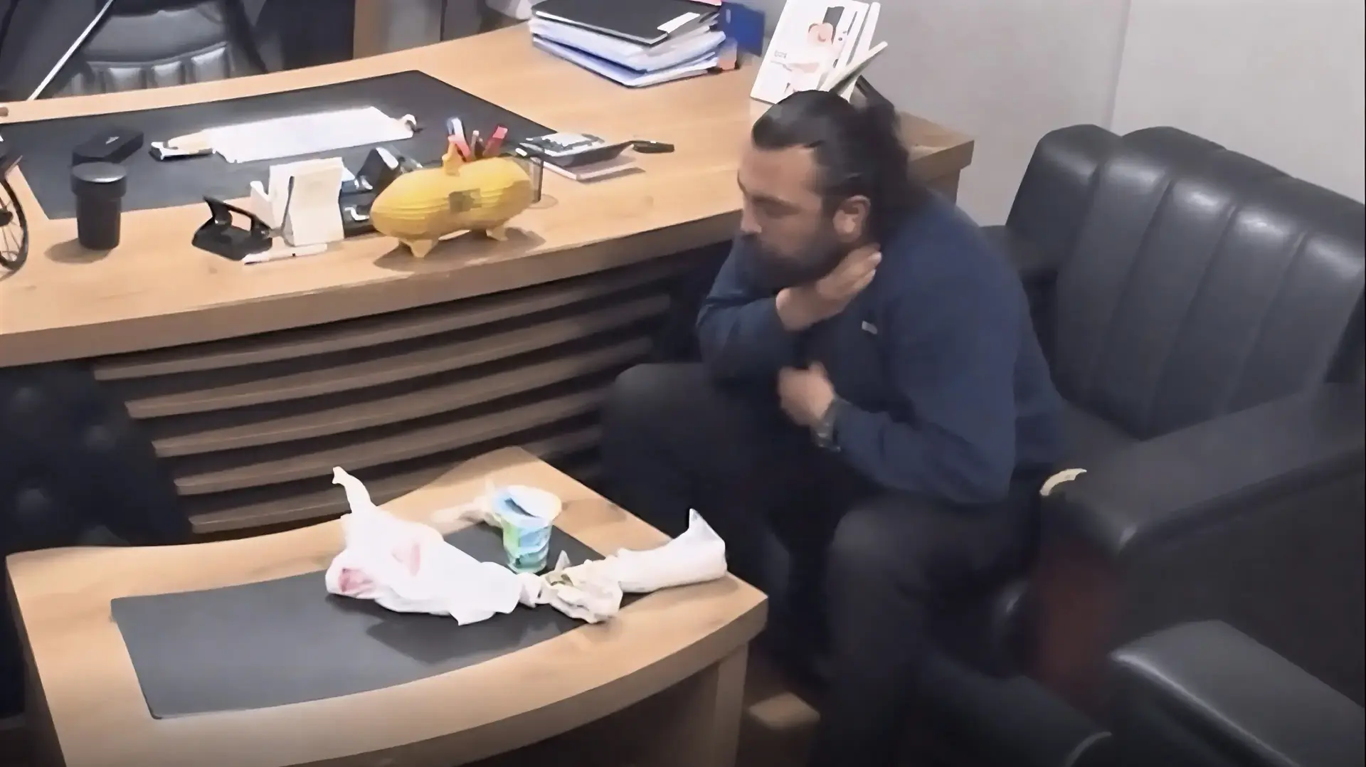 חובש מבצע על עצמו את תמרון היימליך