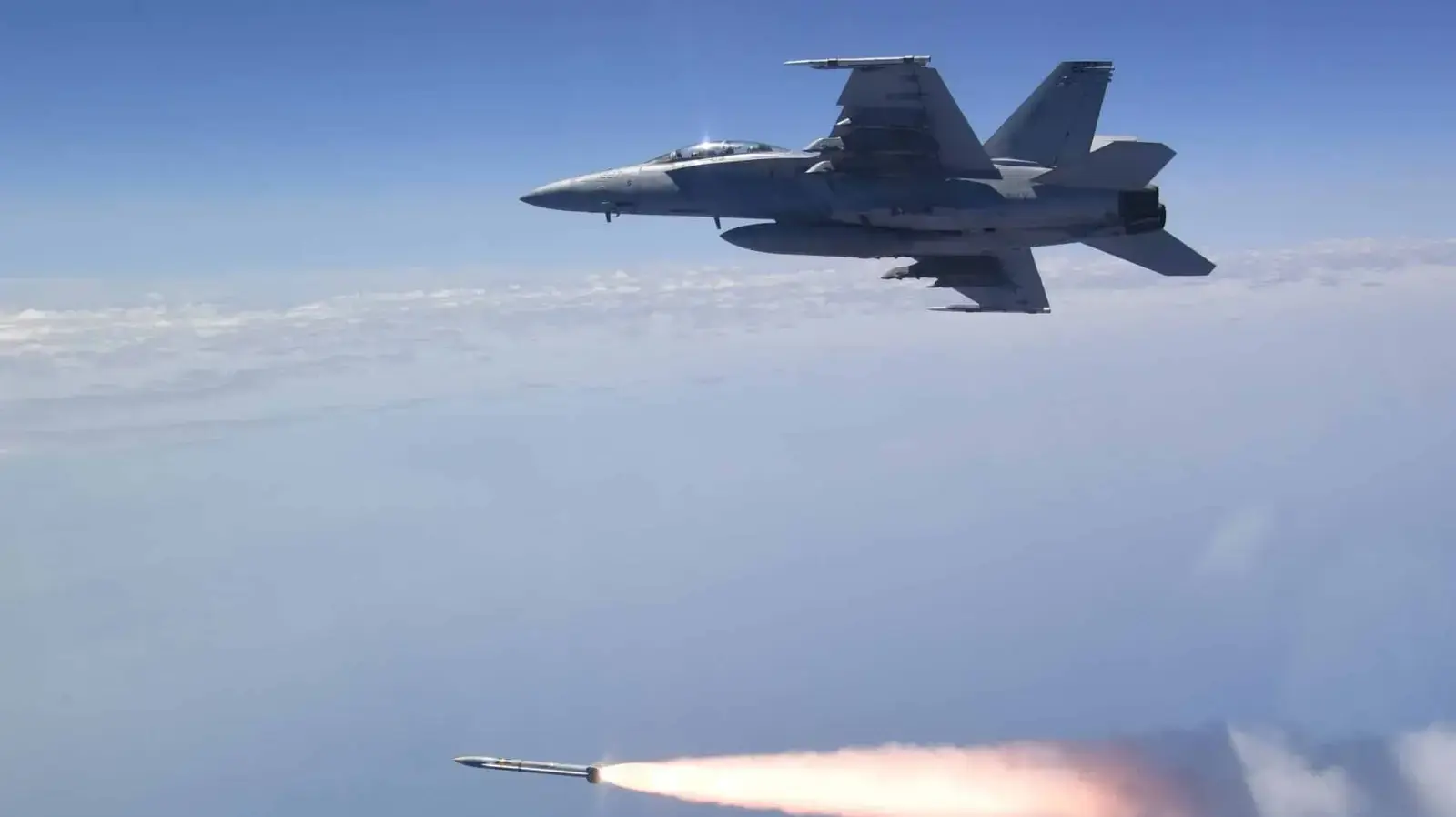 מטוס AARGM-ER במהלך ניסוי ירי חי ממטוס F/A-18 מטוס AARGM-ER במהלך ניסוי ירי חי ממטוס F/A-18