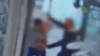 צעיר איים על בעל עסק, תקף אותו עם לום ונגח בפניו בעקבות סכסוך כספי, כרמיאל. 24 בפברואר 2026