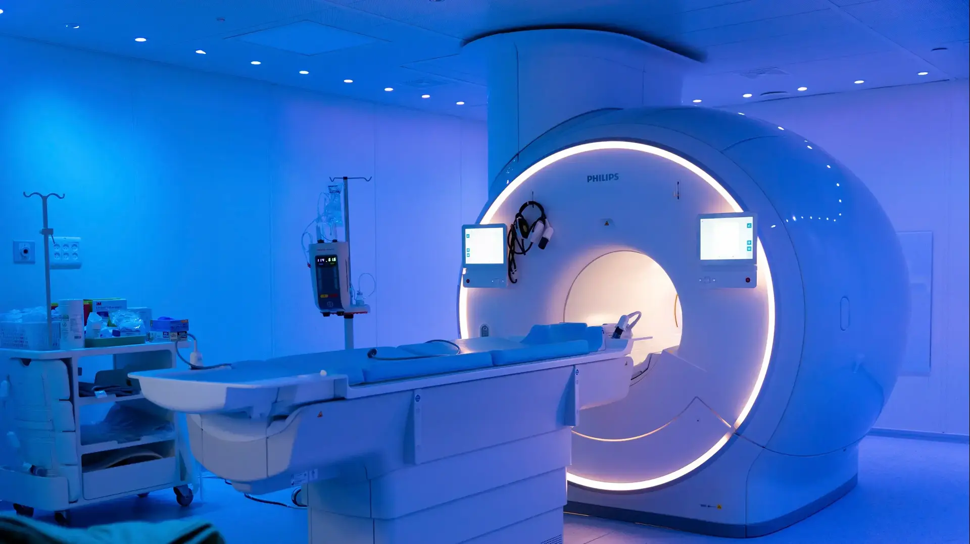 פתיחת המרכז הרפואי ראם של מאוחדת: מכשיר ה-MRI במקום
פתיחת המרכז הרפואי ראם של מאוחדת: מכשיר ה-MRI במקום