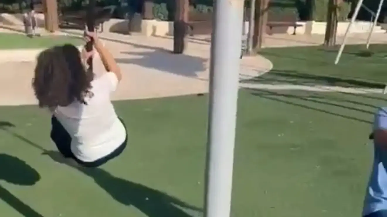אישה נחשדת במעשים מגונים בילדות אישה נחשדת במעשים מגונים בילדות