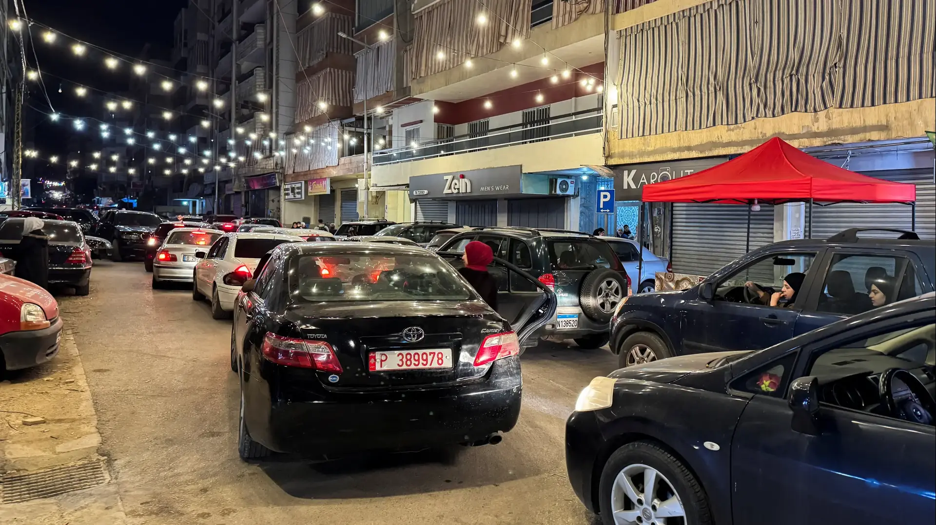 אזרחים נמלטים מביירות בעקבות תקיפות צה"ל אזרחים נמלטים מביירות בעקבות תקיפות צה"ל