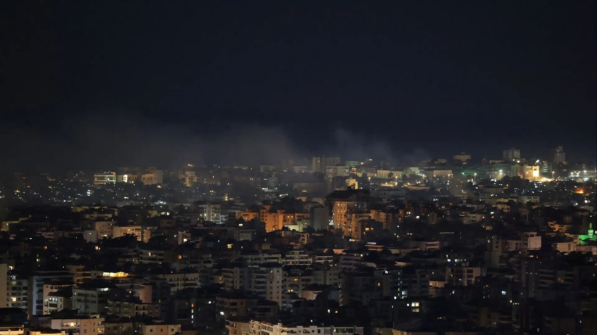 עשן מיתמר אחרי תקיפות צה"ל בביירות עשן מיתמר אחרי תקיפות צה"ל בביירות