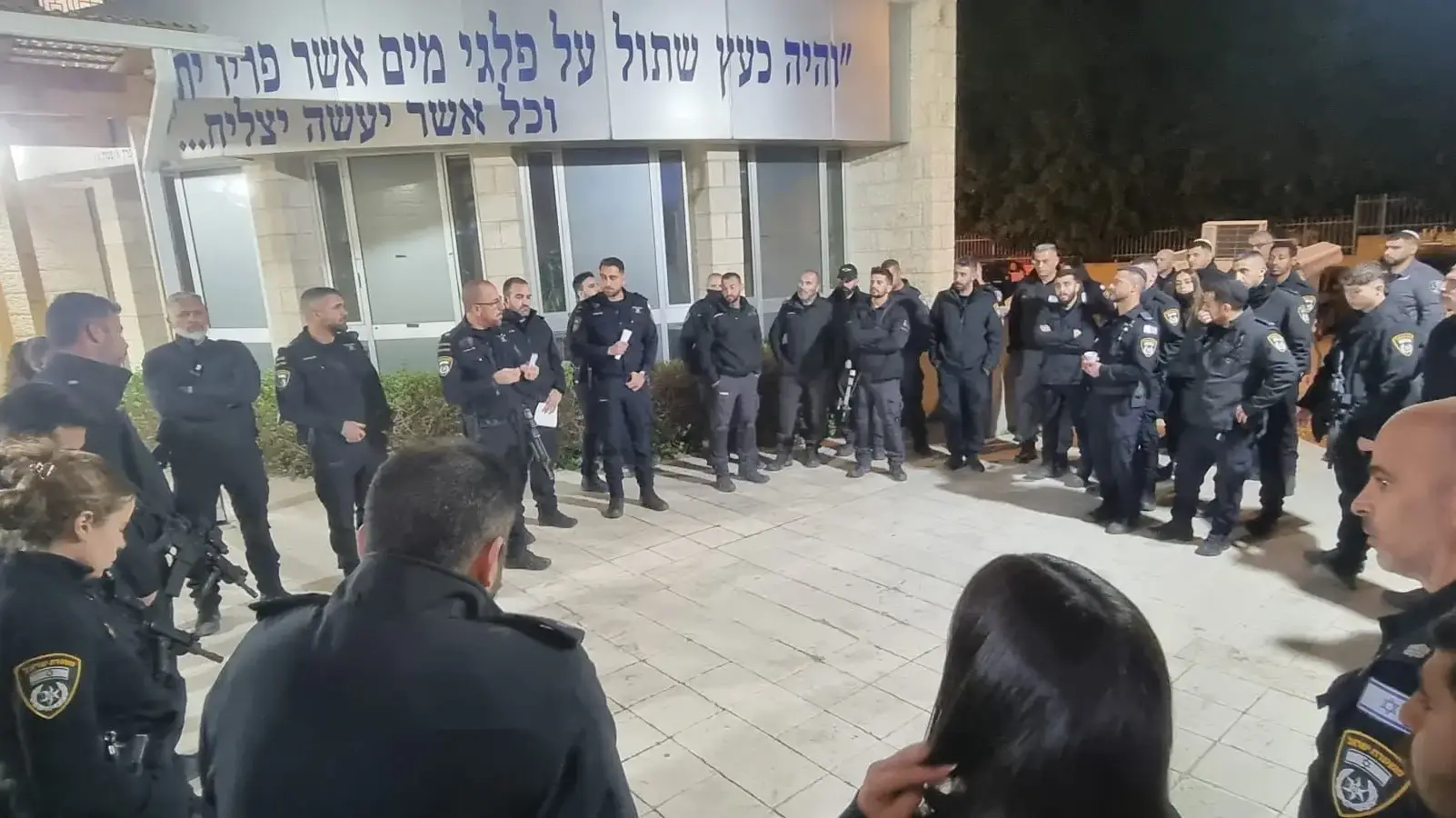 כוחות המשטרה במבצע למעצר החשודים שהציטו זיקוקים בבני ברק, 2 במרץ 2026 כוחות המשטרה במבצע למעצר החשודים שהציטו זיקוקים בבני ברק, 2 במרץ 2026