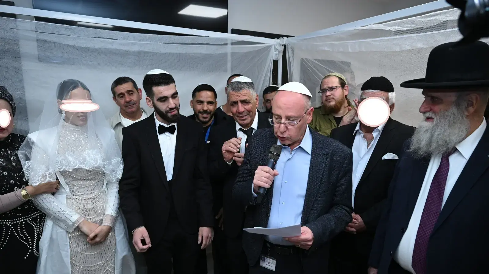 פרופ' ברהום מברך את הזוג פרופ' ברהום מברך את הזוג