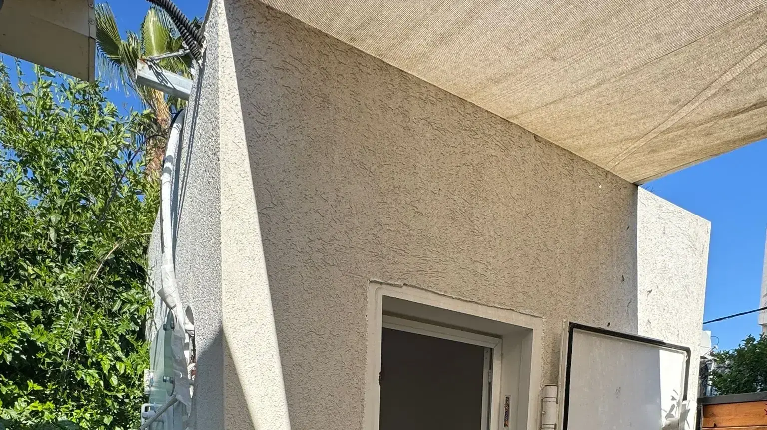 מיגונית בחצר בית בתל אביב מיגונית בחצר בית בתל אביב