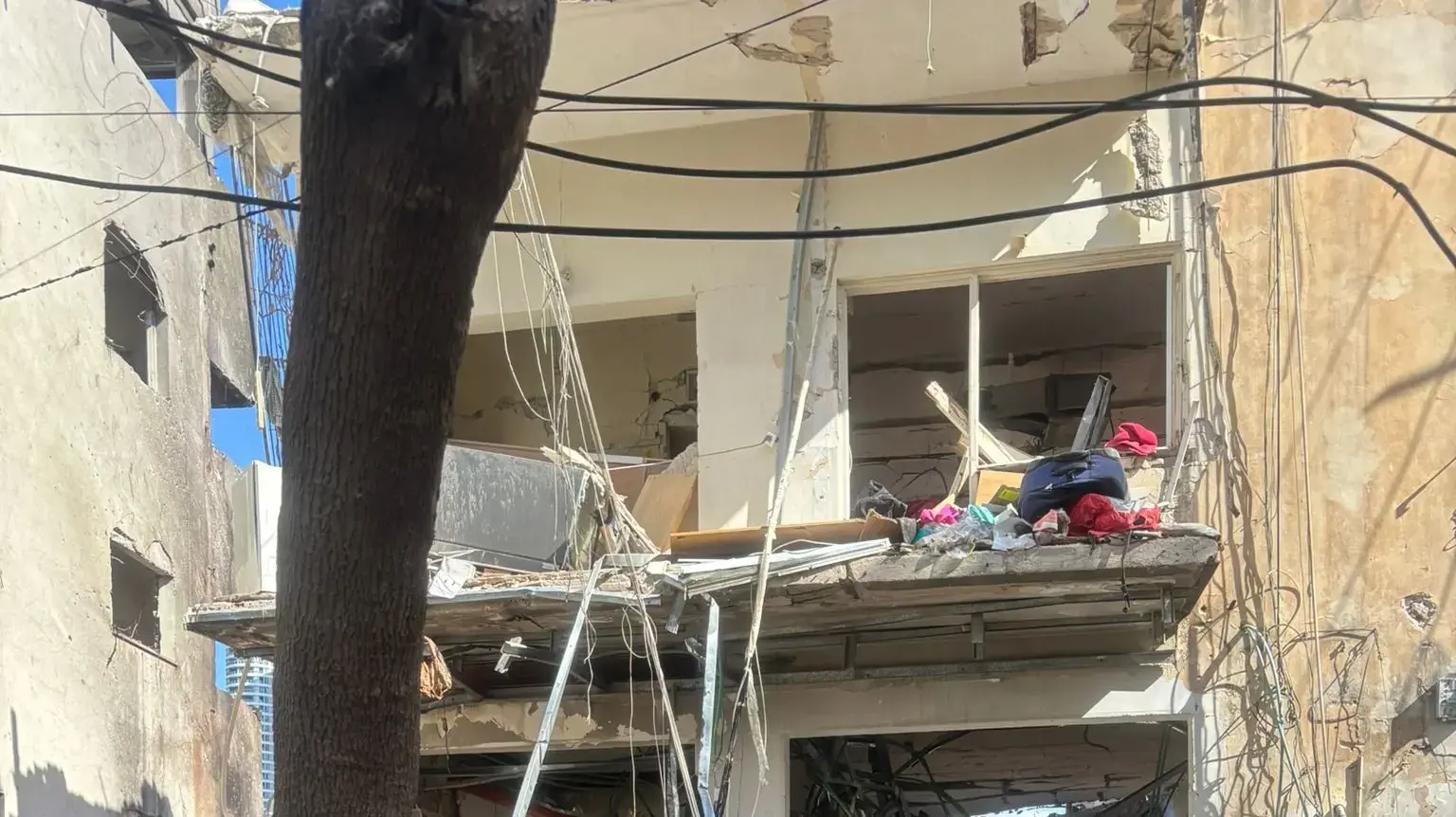 זירה פגיעת רסיסי הטילים האיראנים בתל אביב. זירה פגיעת רסיסי הטילים האיראנים בתל אביב.